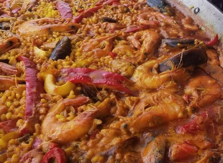 Paella préparée par Paella del Sol